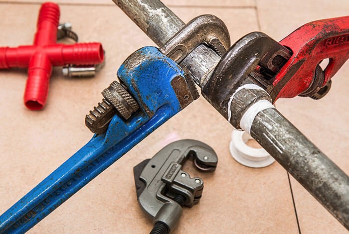 Home plumbing pipe wrench